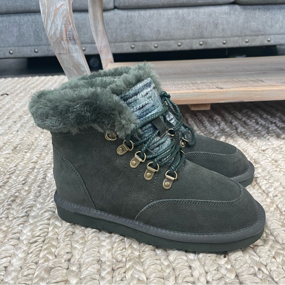 Lamo womens boots ankle suede Sherpa line lace up water and stain resistant as 7